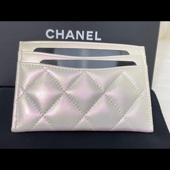 [SOLD] Chanel Ivory Iridescent Quilted Card Holder - Picture 13 of 15